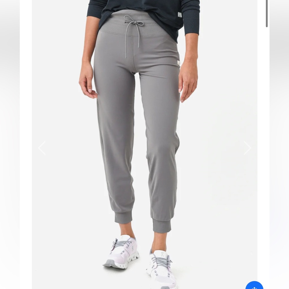 Vuori Women's Gray Daily Joggers